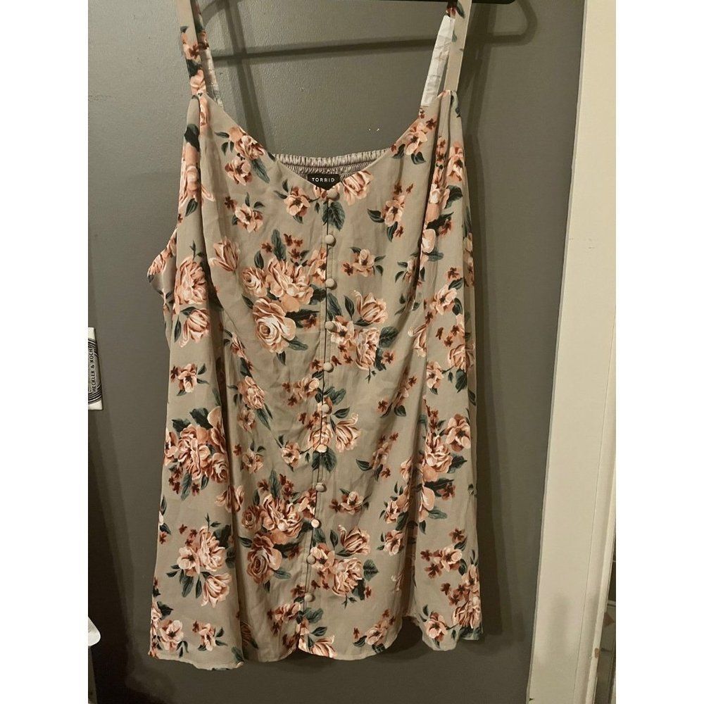 Torrid size 4 light gray purple floral tank top blouse